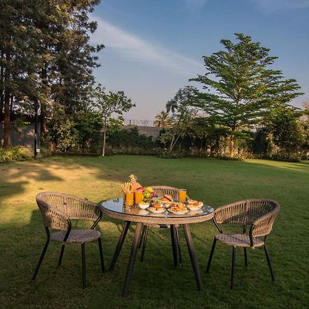 Stayvista'S Silver Grove - Serene Haven With Expansive Lawn & Terrace ناسيك المظهر الخارجي الصورة