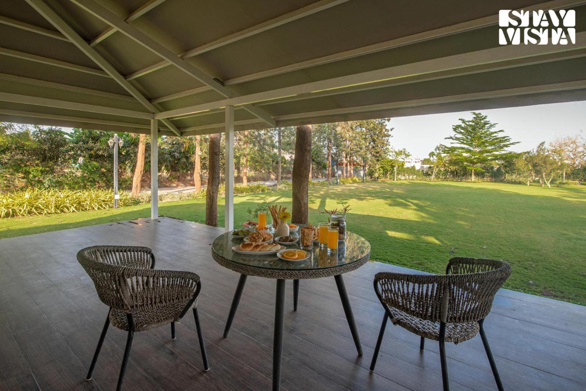 Stayvista'S Silver Grove - Serene Haven With Expansive Lawn & Terrace ناسيك المظهر الخارجي الصورة