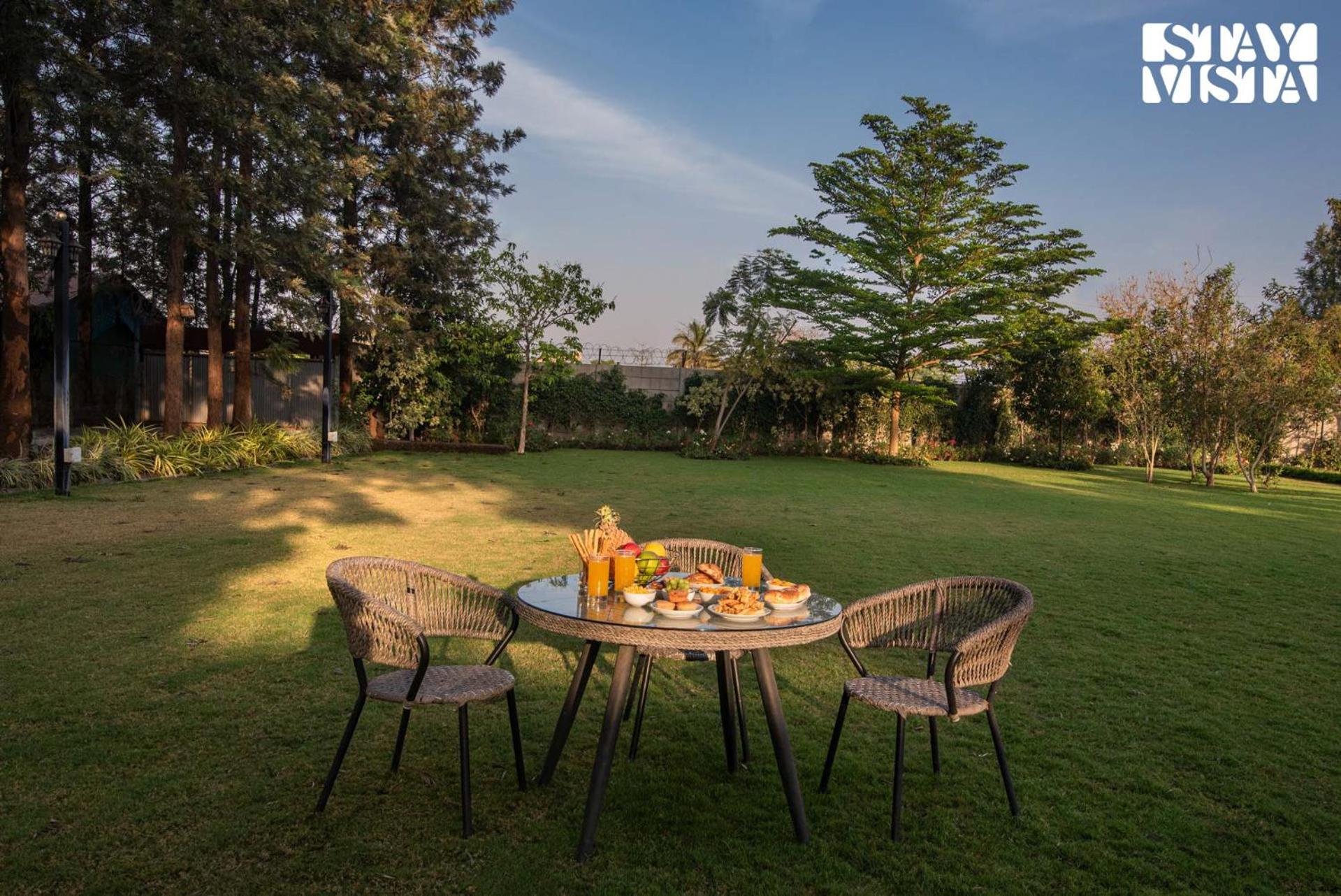 Stayvista'S Silver Grove - Serene Haven With Expansive Lawn & Terrace ناسيك المظهر الخارجي الصورة